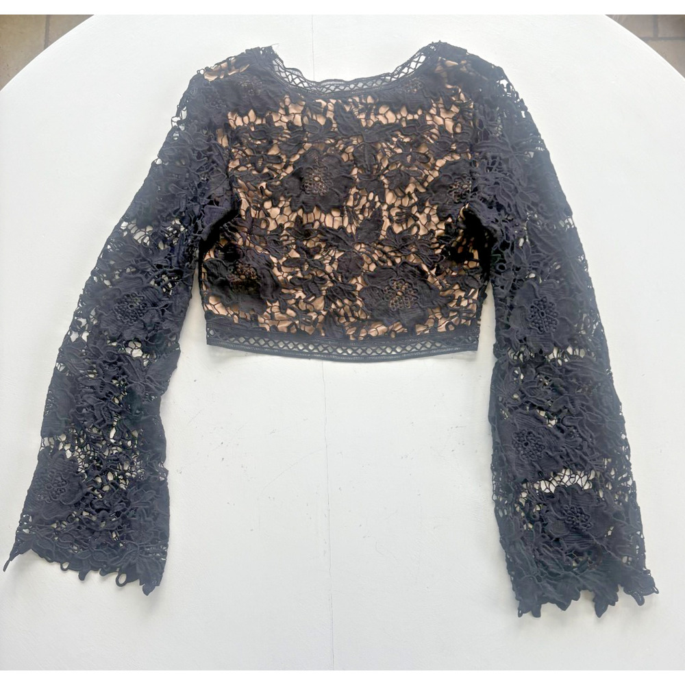 FOREVER 21 Cropped Top Longsleeve Shirt Women Medium Black Lace Bell Sleeves - Picture 4 of 4